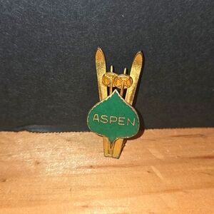 VERY RARE 1960s ASPEN COLORADO SKIING PINBACK PIN FRANCE